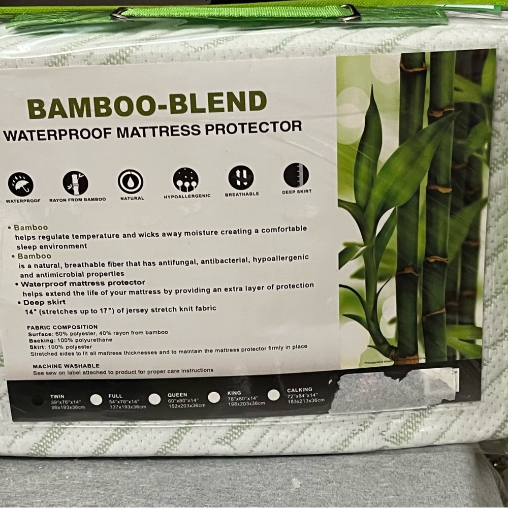 🆕. Bamboo-Blend Waterproof Mattress Protector - White. Twin. New